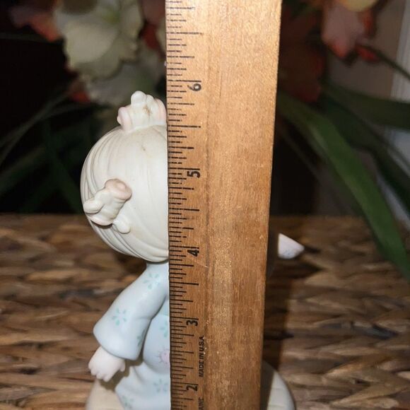 Vintage Precious Moments “Faith Takes the Plunge” 1987 Figurine - Picture 7 of 7